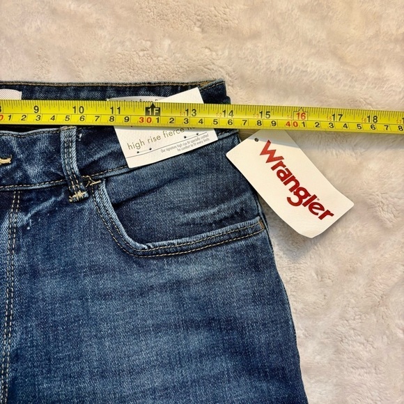 NWT Wrangler Jeans 6 (28 x 32) HiRise Fierce Flare Cotton Mineral Wash New - Picture 12 of 16